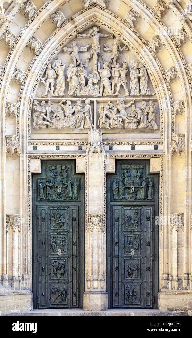 Porte de la cathédrale Saint-Vitus de Prague Banque D'Images