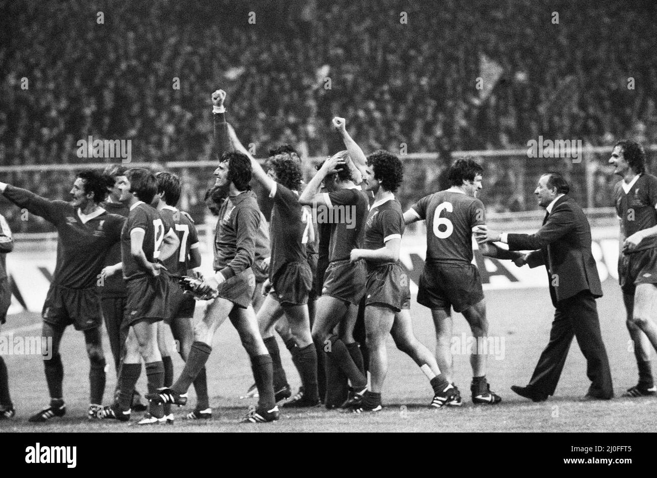 Finale de la coupe d'Europe au stade Wembley, Londdon.Clubb Brugge 0 v Liverpool 1. L'équipe de Liverpool salue les familles, les amis et les fans après leur victoire. 10th mai 1978 Banque D'Images