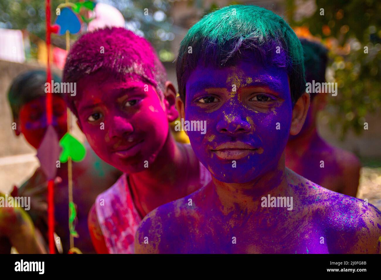 Kolkata, Inde. 17th mars 2022. Célébration de Holi le festival des couleurs. (Photo de Sudip Chanda/Pacific Press) Credit: Pacific Press Media production Corp./Alay Live News Banque D'Images