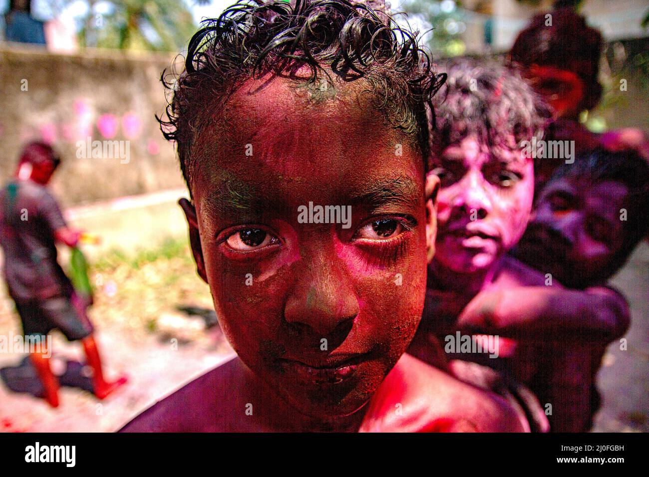 Kolkata, Inde. 17th mars 2022. Célébration de Holi le festival des couleurs. (Photo de Sudip Chanda/Pacific Press) Credit: Pacific Press Media production Corp./Alay Live News Banque D'Images