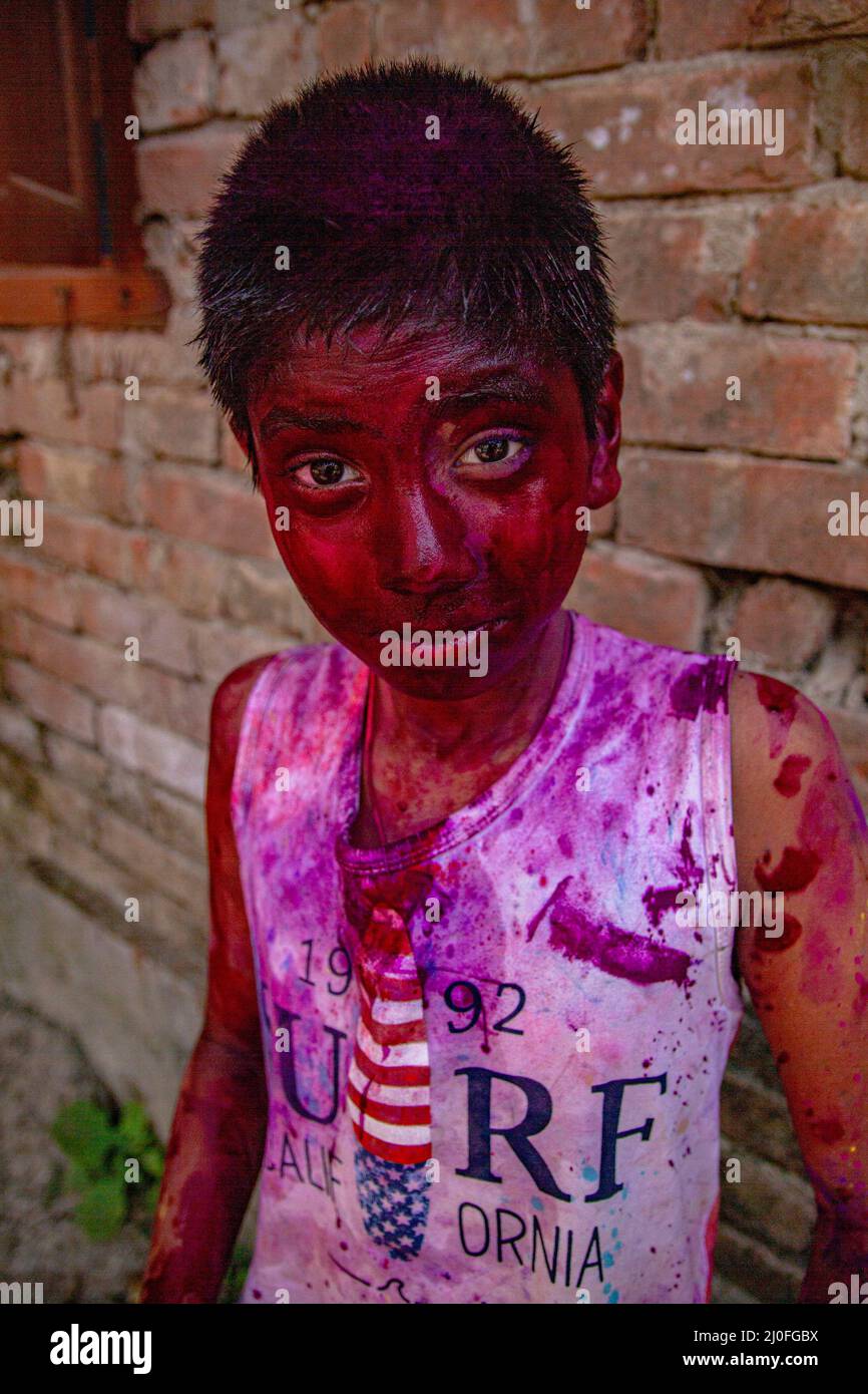 Kolkata, Inde. 17th mars 2022. Célébration de Holi le festival des couleurs. (Photo de Sudip Chanda/Pacific Press) Credit: Pacific Press Media production Corp./Alay Live News Banque D'Images