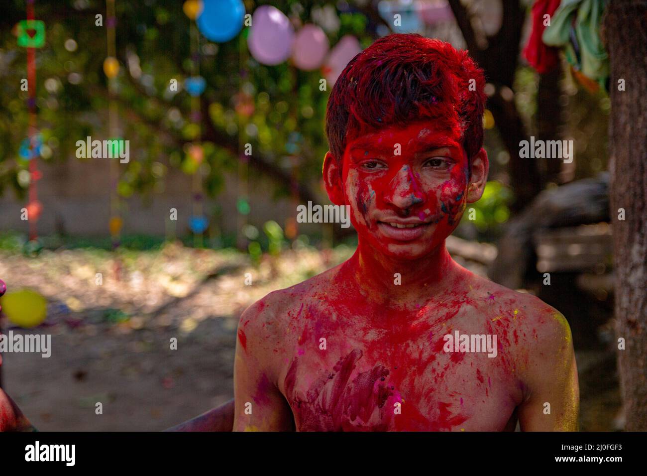 Kolkata, Inde. 17th mars 2022. Célébration de Holi le festival des couleurs. (Photo de Sudip Chanda/Pacific Press) Credit: Pacific Press Media production Corp./Alay Live News Banque D'Images