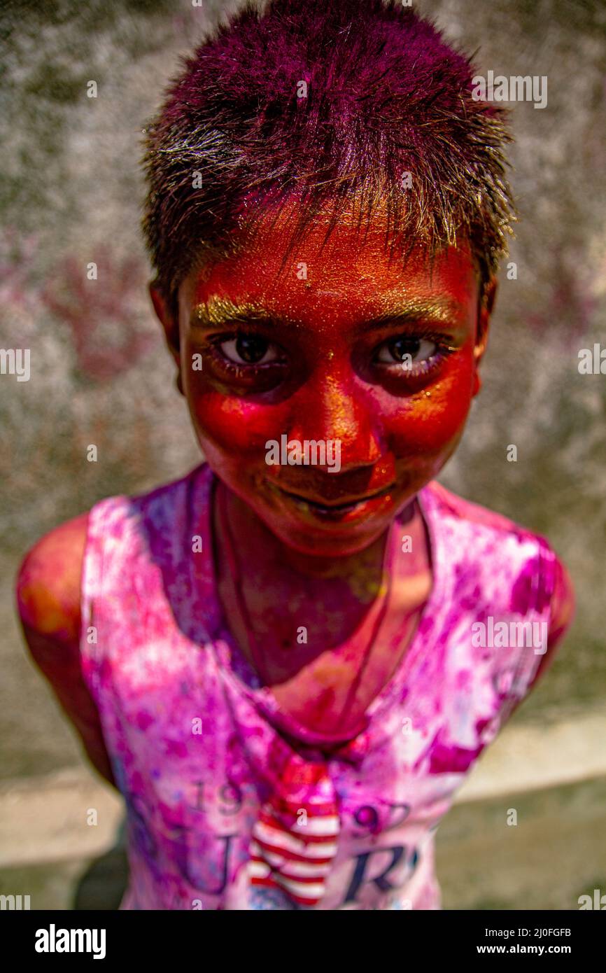 Kolkata, Inde. 17th mars 2022. Célébration de Holi le festival des couleurs. (Photo de Sudip Chanda/Pacific Press) Credit: Pacific Press Media production Corp./Alay Live News Banque D'Images