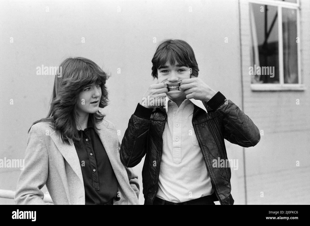 Stars de la série télévisée de la BBC 'Grange Hill' Michelle Herbert, âgée de 15 ans, qui joue le rôle de Trisha Yates avec Todd Carty qui joue le rôle de Tucker Jenkins. 11th janvier 1980. Banque D'Images