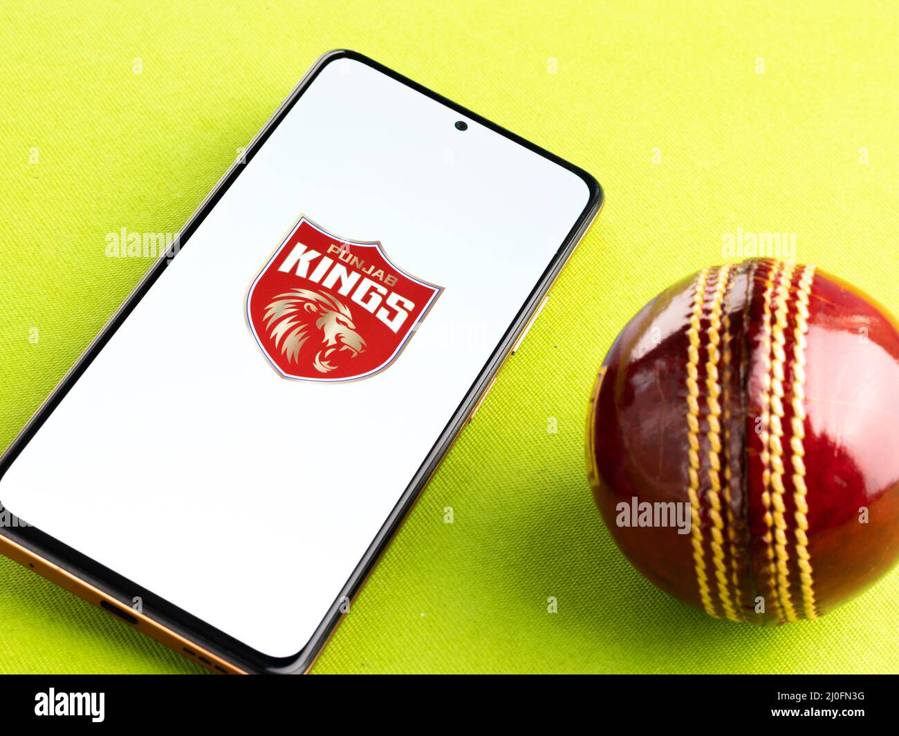 West Bangal, Inde - 18 mars 2022 : logo Punjab Kings sur l'écran du téléphone. Banque D'Images