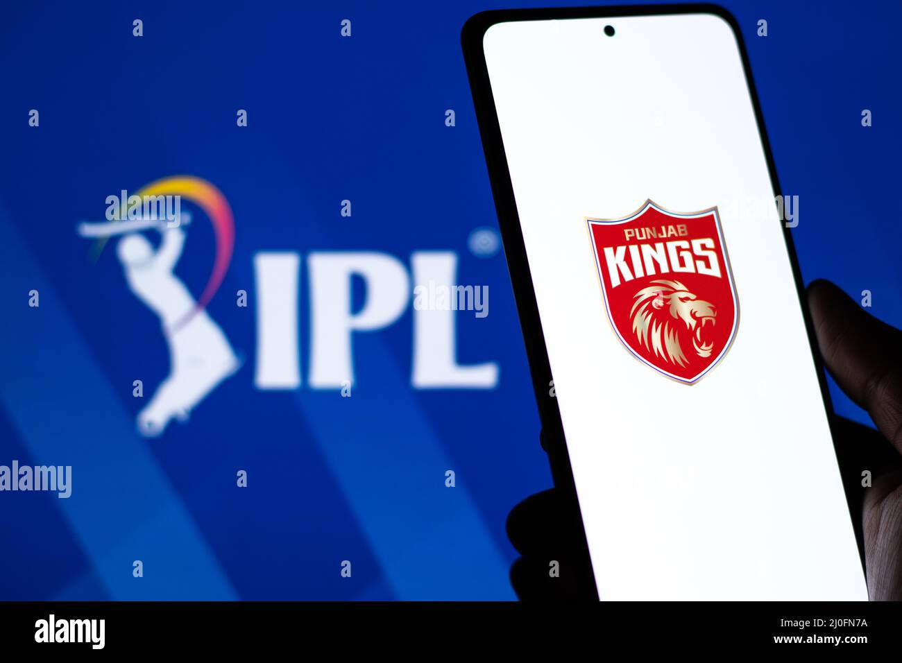 West Bangal, Inde - 18 mars 2022 : logo Punjab Kings sur l'écran du téléphone. Banque D'Images