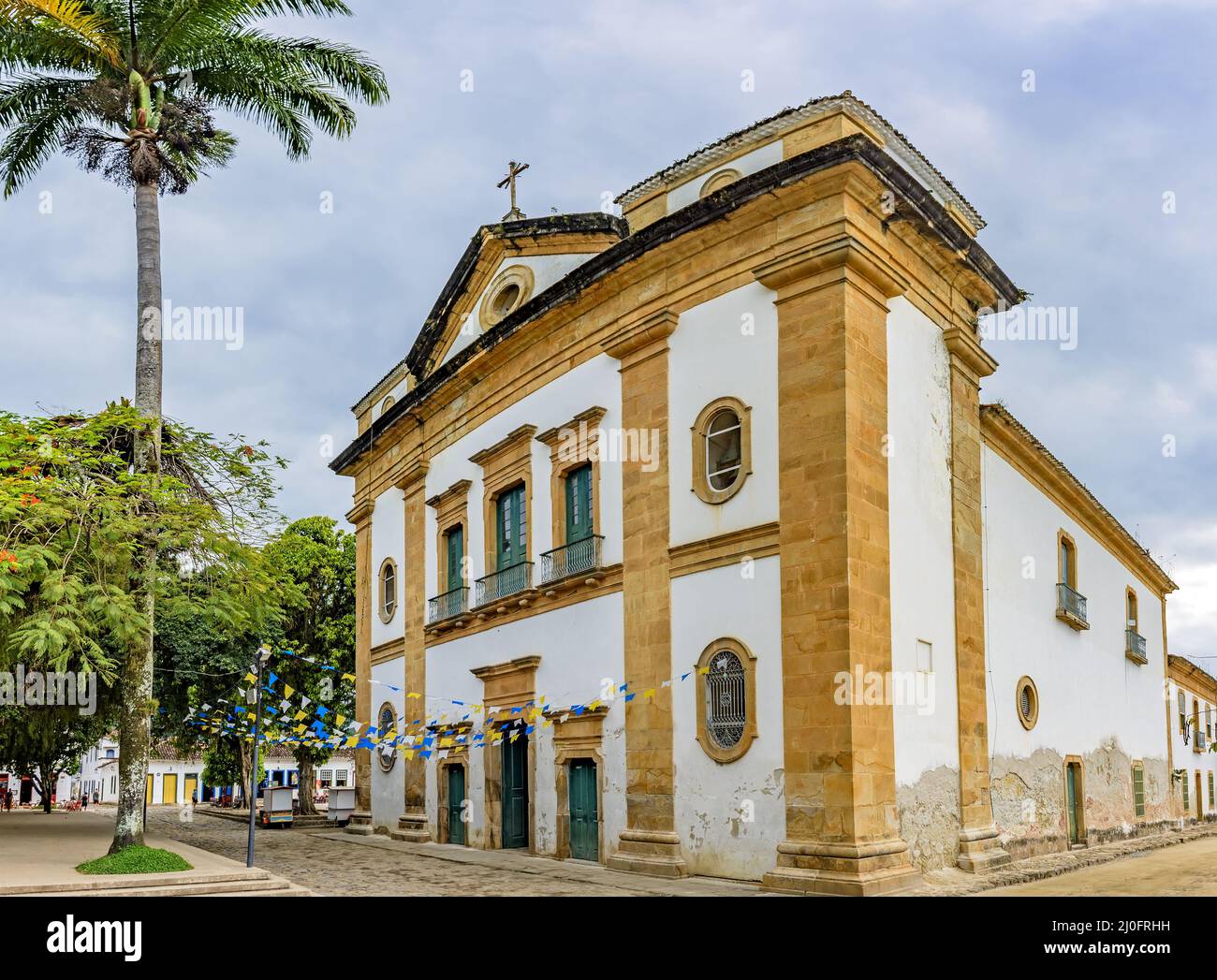 Célèbre église dans le centre-ville de la ville ancienne et historique de Paraty Banque D'Images