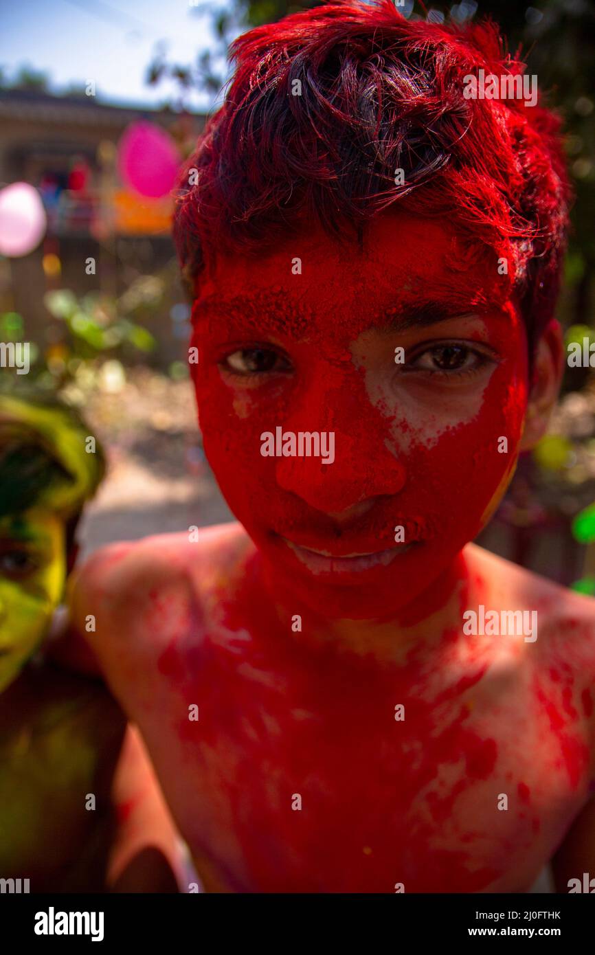 Kolkata, Bengale occidental, Inde. 17th mars 2022. Célébration de Holi le festival des couleurs. (Credit image: © Sudip Chanda/Pacific Press via ZUMA Press Wire) Banque D'Images