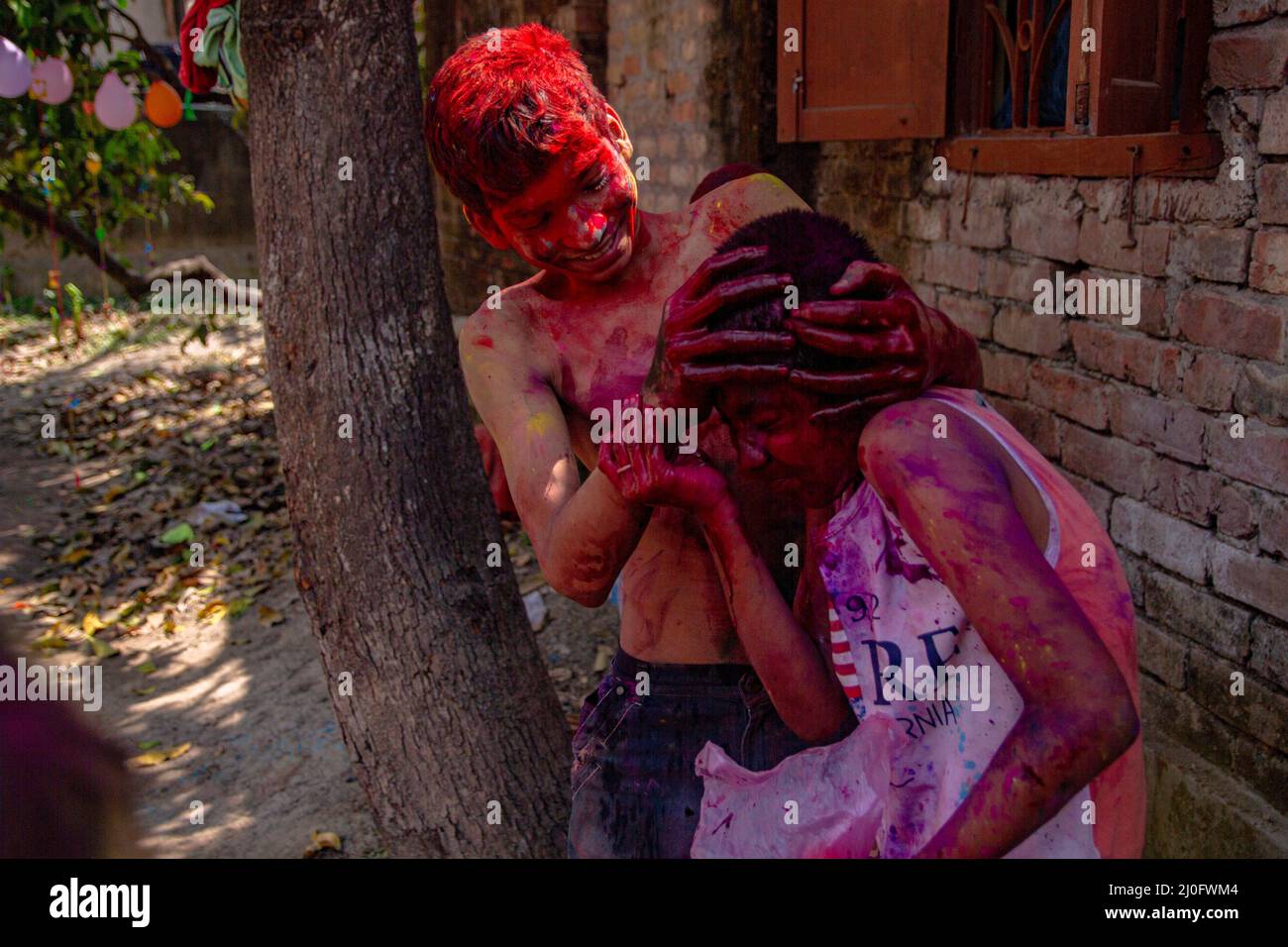 Kolkata, Bengale occidental, Inde. 17th mars 2022. Célébration de Holi le festival des couleurs. (Credit image: © Sudip Chanda/Pacific Press via ZUMA Press Wire) Banque D'Images