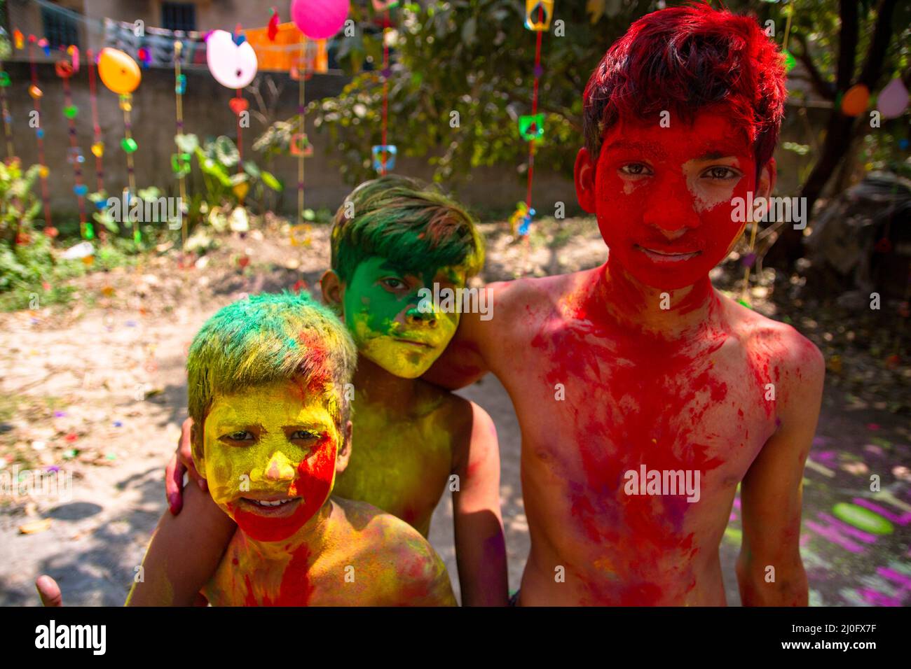 Kolkata, Bengale occidental, Inde. 17th mars 2022. Célébration de Holi le festival des couleurs. (Credit image: © Sudip Chanda/Pacific Press via ZUMA Press Wire) Banque D'Images