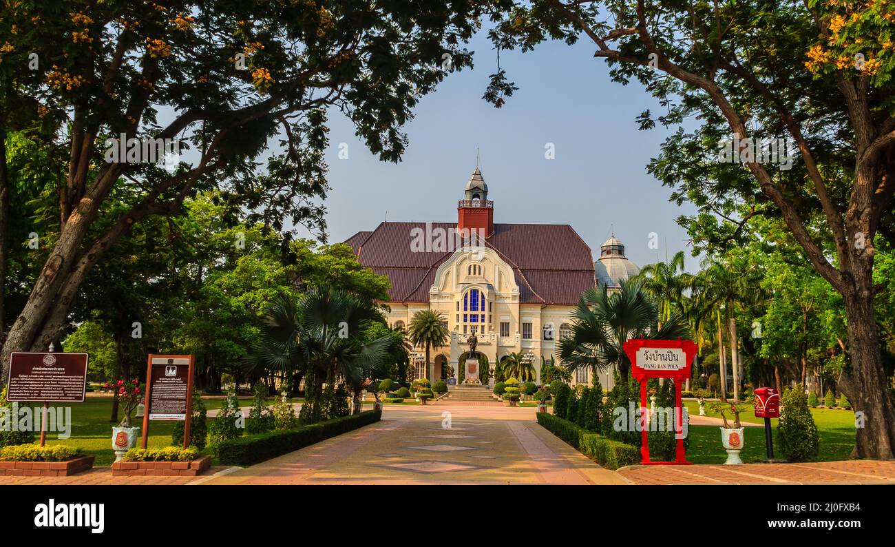 Phetchaburi, Thaïlande - 19 mars 2015 : beau paysage et architecture du palais Phra Ramratchaniwet (Wang Ban Peun), forme Banque D'Images