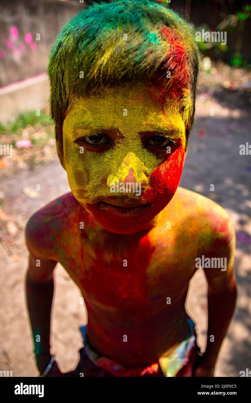 Kolkata, Bengale occidental, Inde. 17th mars 2022. Célébration de Holi le festival des couleurs. (Credit image: © Sudip Chanda/Pacific Press via ZUMA Press Wire) Banque D'Images