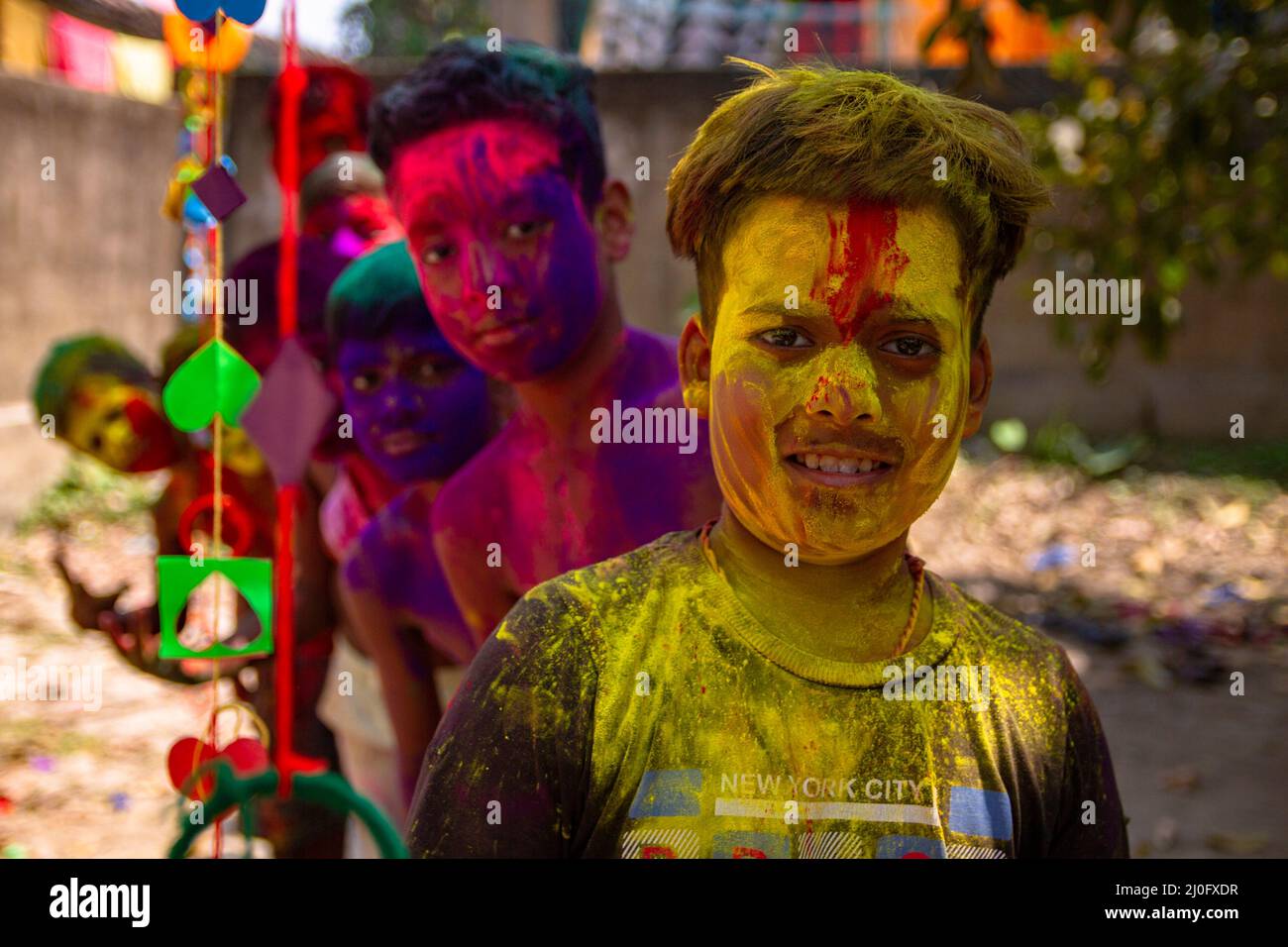 Kolkata, Bengale occidental, Inde. 17th mars 2022. Célébration de Holi le festival des couleurs. (Credit image: © Sudip Chanda/Pacific Press via ZUMA Press Wire) Banque D'Images