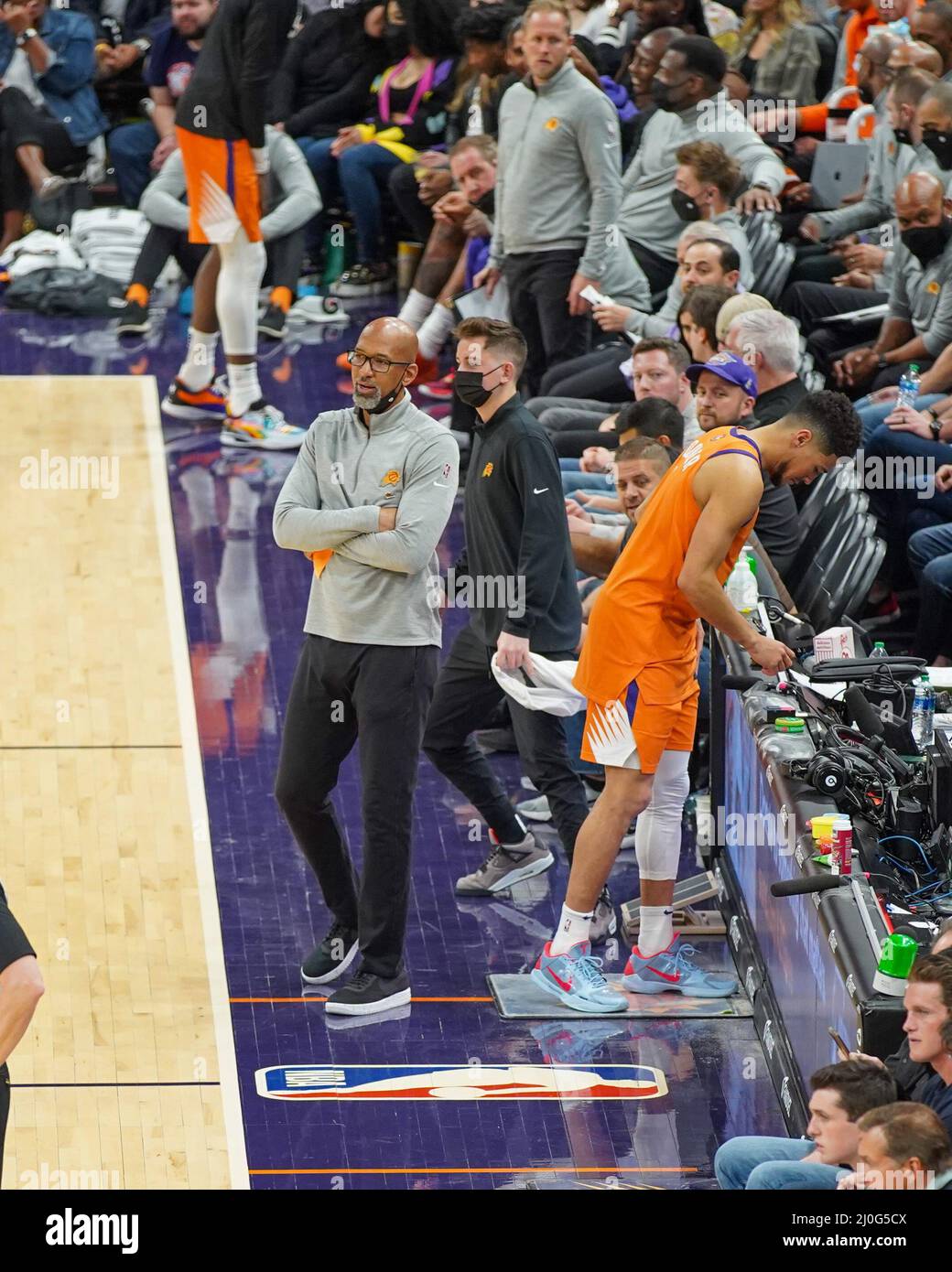 Phoenix, États-Unis. 18th mars 2022. Monty Williams (entraîneur en chef de Phoenix Suns) regarde pendant le match de la National Basketball Association entre les Chicago Bulls et les Phoenix Suns au Footprint Center de Phoenix, Arizona. Edwin Rodriguez/SPP crédit: SPP Sport presse photo. /Alamy Live News Banque D'Images