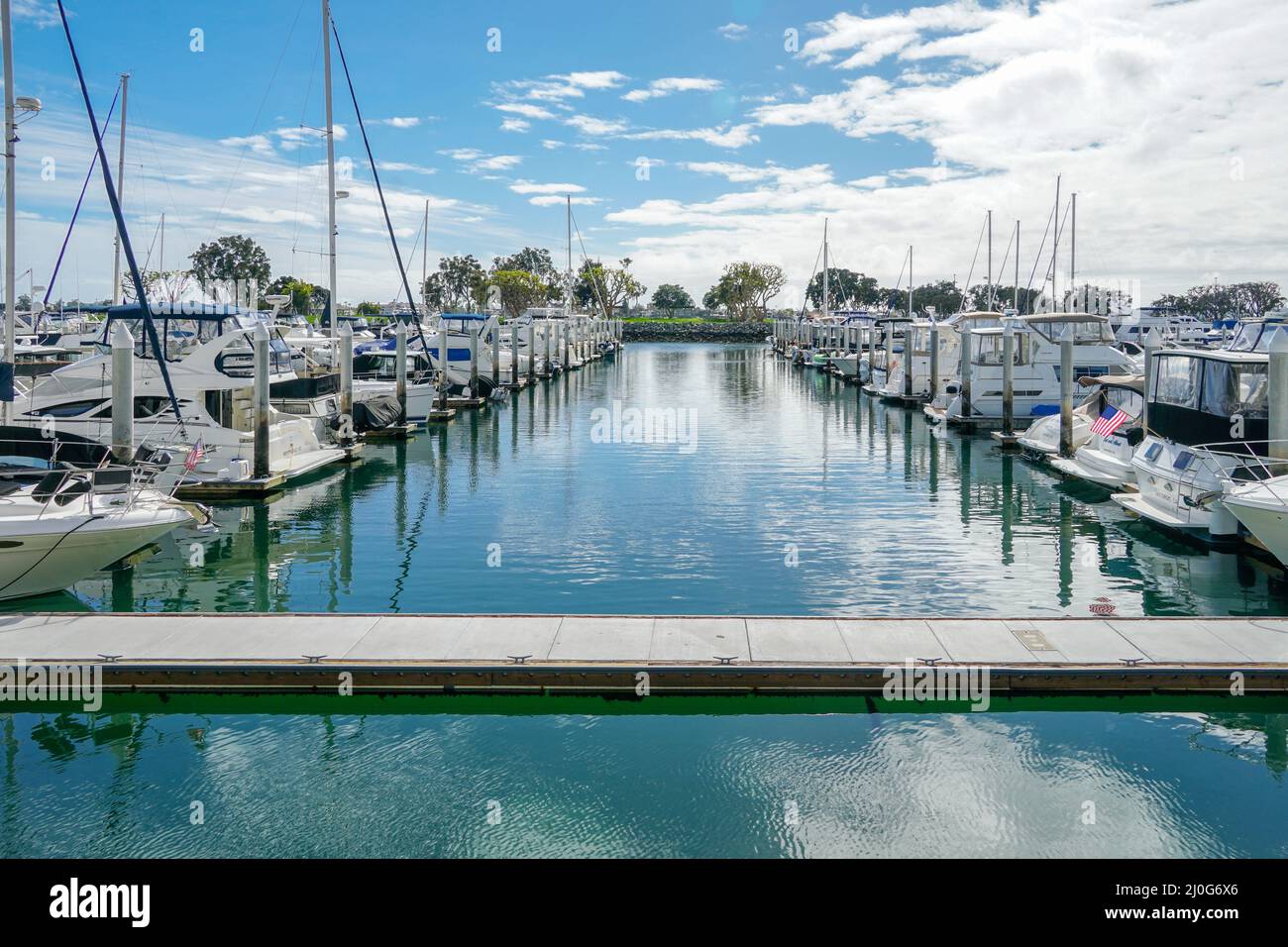 Bateaux amarrés à Embarcadero Marina Park North, San Diego. Banque D'Images