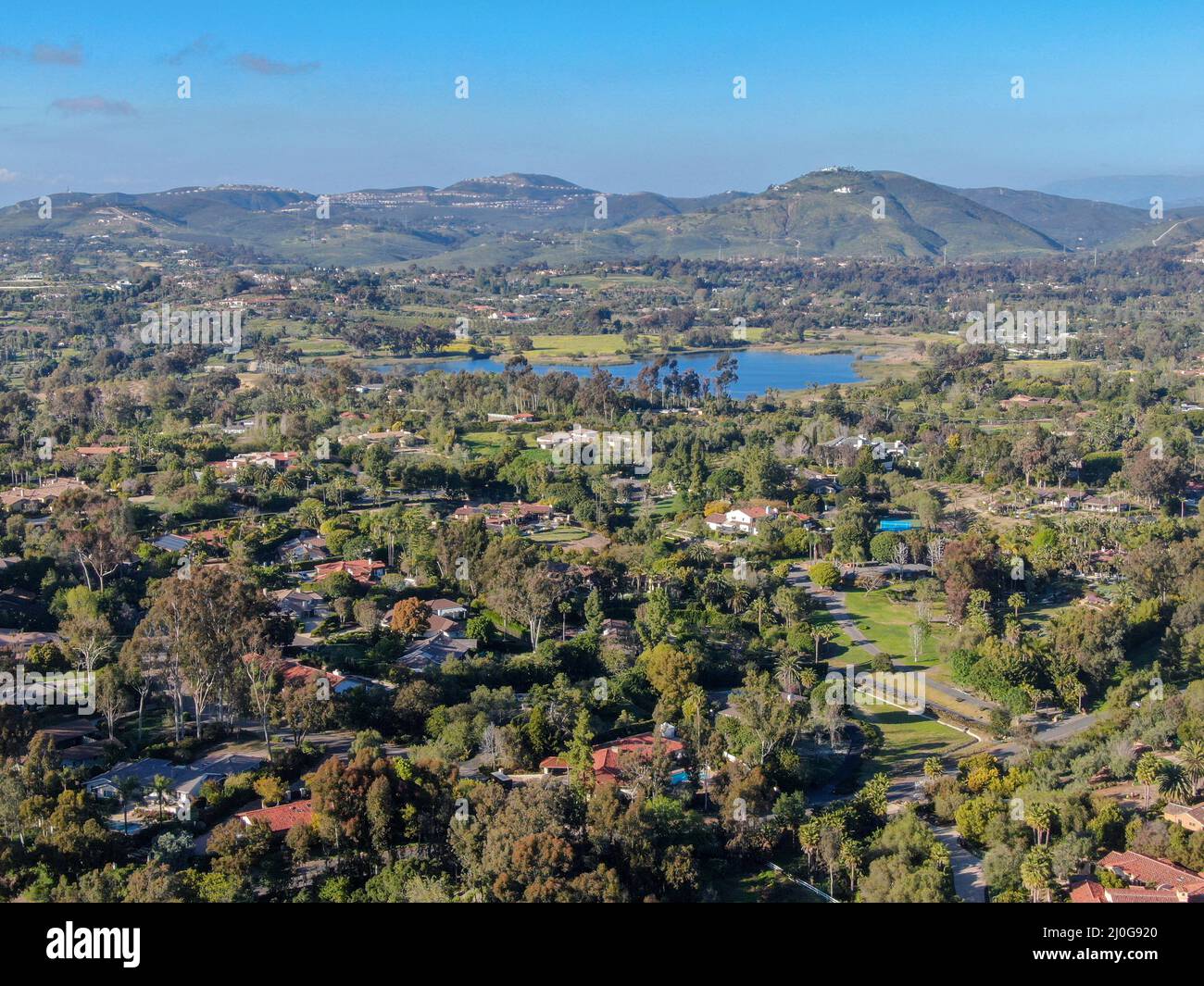 Grande maison de luxe avec piscine située à côté du terrain de golf dans une communauté privée, San Diego Banque D'Images