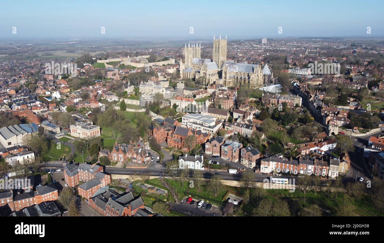 Vue aérienne de la cathédrale de Lincoln au cœur de la ville. Banque D'Images