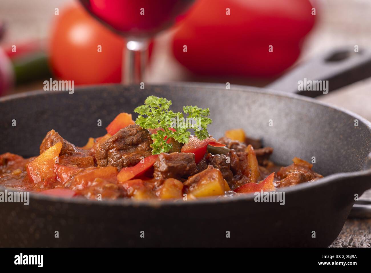 Goulash hongrois avec viande et pommes de terre Banque D'Images