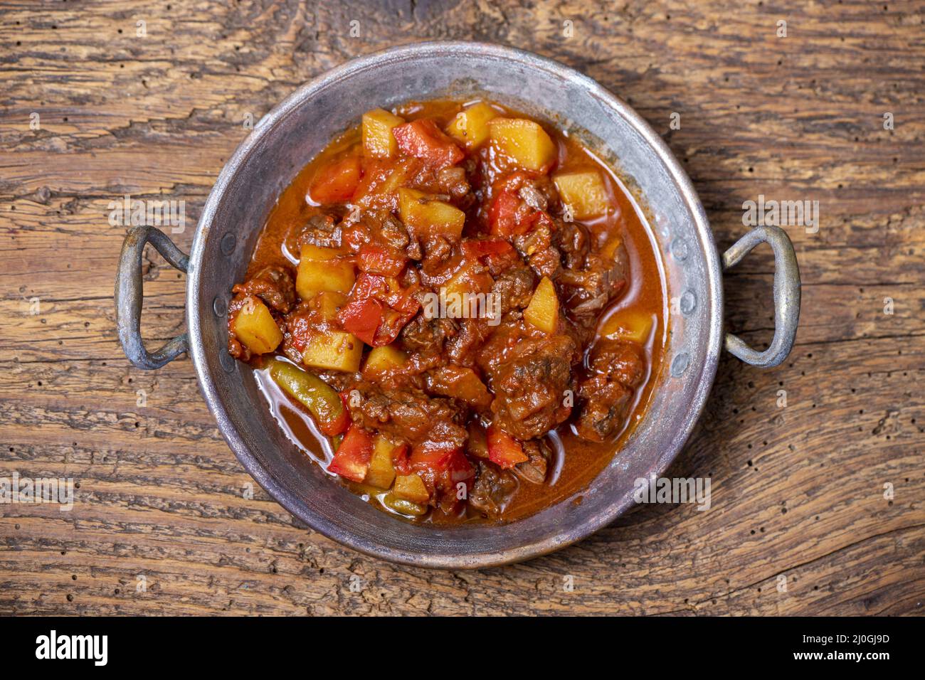 Goulash hongrois avec viande et pommes de terre Banque D'Images