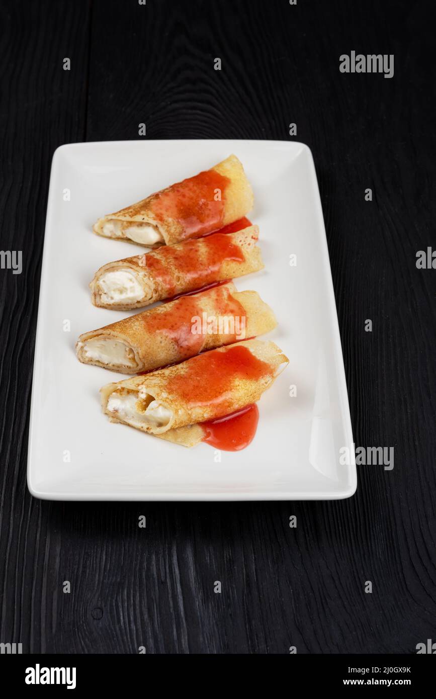 Crêpes farcies à la crème Banque D'Images