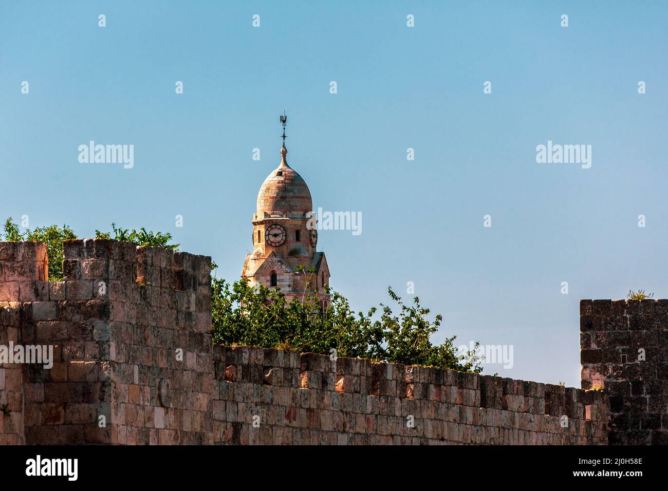 Vue sur le mur de la vieille ville de Jérusalem. Abbaye de la Dormition. Banque D'Images