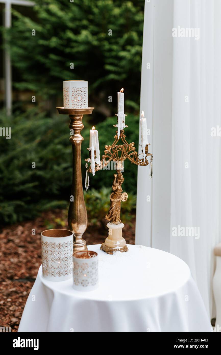 Décoration de mariage de luxe avec de belles fleurs Banque D'Images