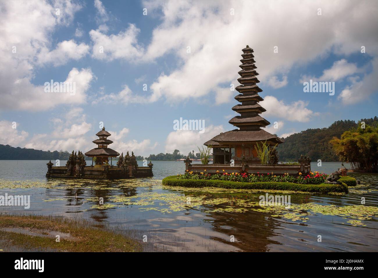 Pura Ulun Danu Beratan temple sur le lac Bratan. Bedugul, Bali, Indonésie. Banque D'Images