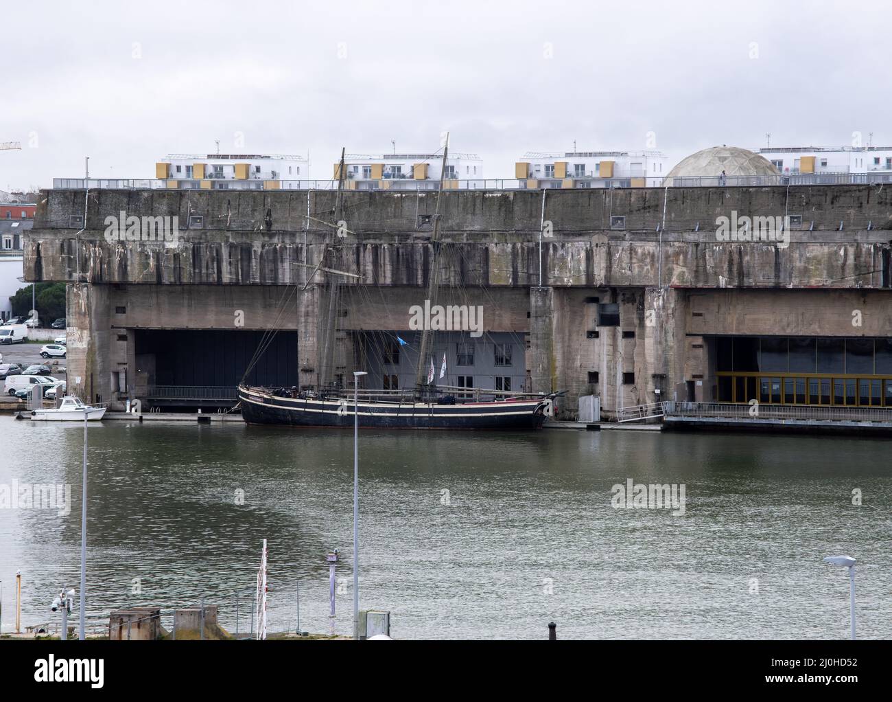 Saint Nazaire, France - 2 mars 2022 : base sous-marine allemande à Saint Nazaire. C'est un U-boot encens fortifié construit par l'Allemagne pendant le second monde W Banque D'Images