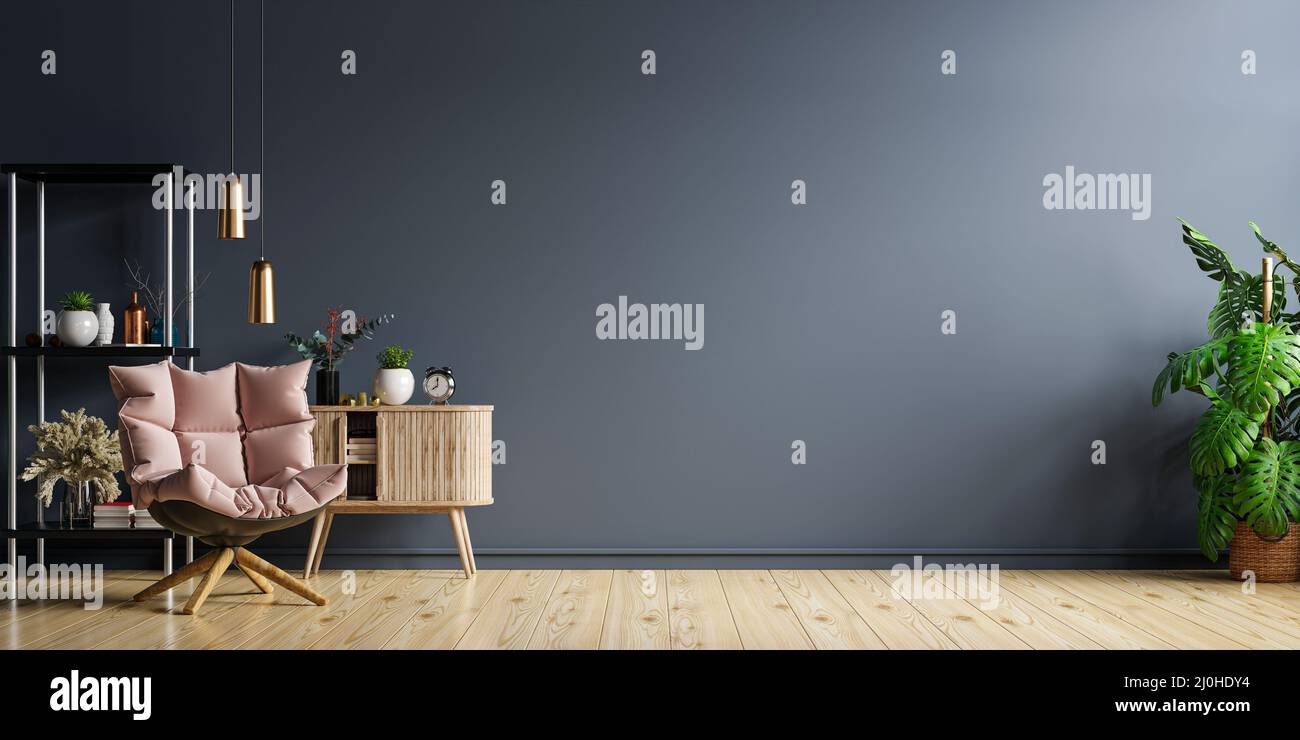 Intérieur de salon bleu foncé avec fauteuil de luxe confortable sur mur vide.3D rendu Banque D'Images