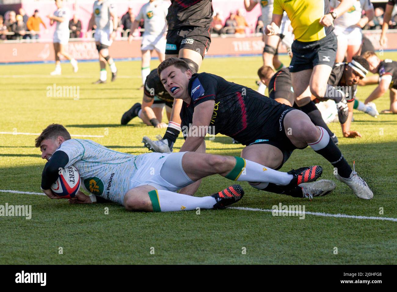 Londres, Royaume-Uni. 19th mars 2022. James Grayson #10 de Northampton Saints marque un essai à Londres, Royaume-Uni le 3/19/2022. (Photo de Richard Washbrooke/News Images/Sipa USA) crédit: SIPA USA/Alay Live News Banque D'Images