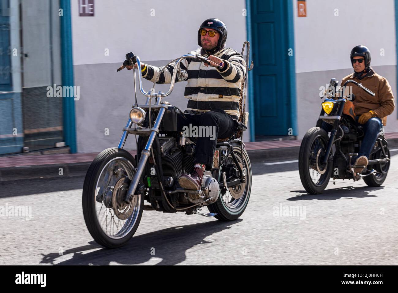 Bikers on harley davidson Banque de photographies et d’images à haute ...
