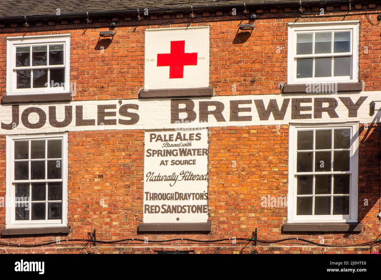 Le pub Red Lion fourni par la brasserie Joules dans la ville de marché de Shropshire, Market Drayton Banque D'Images