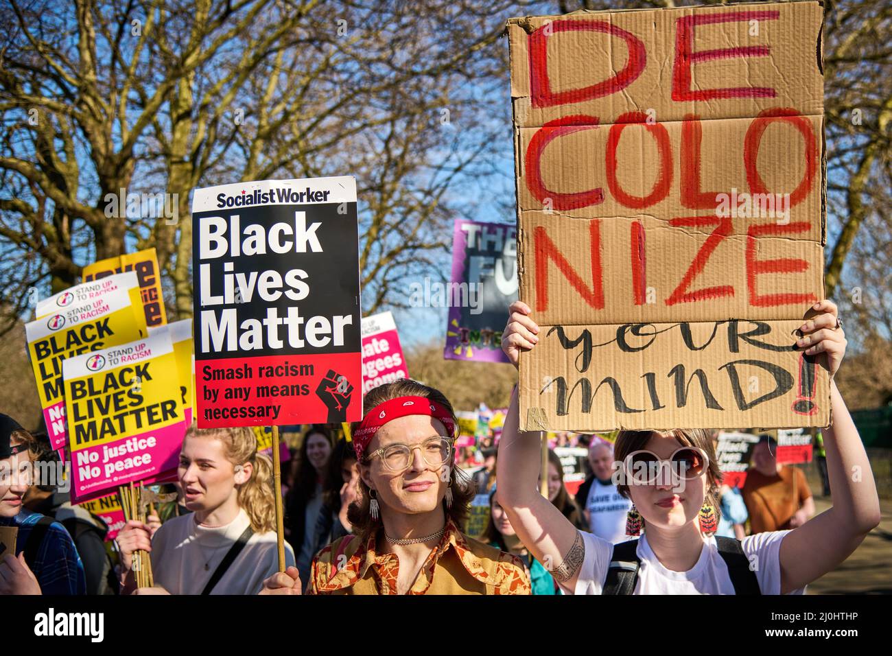 Glasgow, Écosse, Royaume-Uni, mars 19 2022. Cent mars à George Square pour marquer la Journée anti racisme. Crédit sst/alamy nouvelles en direct Banque D'Images