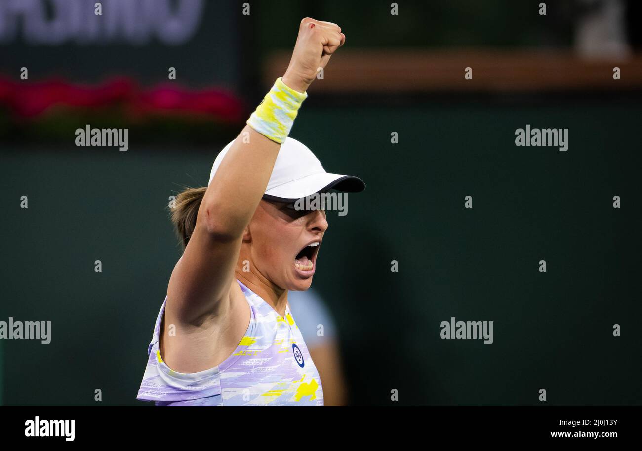 IGA Swiatek de Pologne en action contre Simona Halep de Roumanie lors de la demi-finale du tournoi de tennis BNP Paribas Open, WTA 1000 de 2022 le 18 mars 2022 à Indian Wells tennis Garden à Indian Wells, Etats-Unis - photo: Rob Prange/DPPI/LiveMedia Banque D'Images