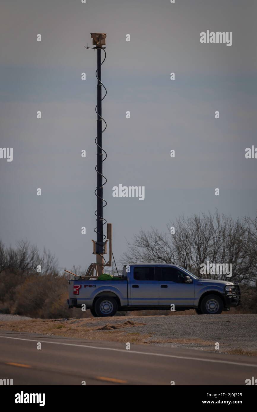 Poste de surveillance mobile de la patrouille frontalière le long du Rio Grande près de Del Rio, Texas Banque D'Images
