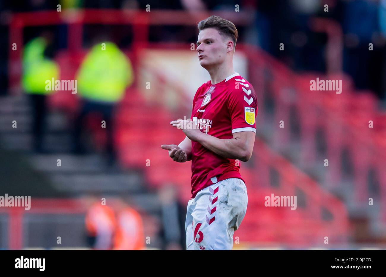 Matthew James de Bristol City applaudit les fans après le match du championnat Sky Bet à Ashton Gate, Bristol. Date de la photo: Samedi 19 mars 2022. Banque D'Images