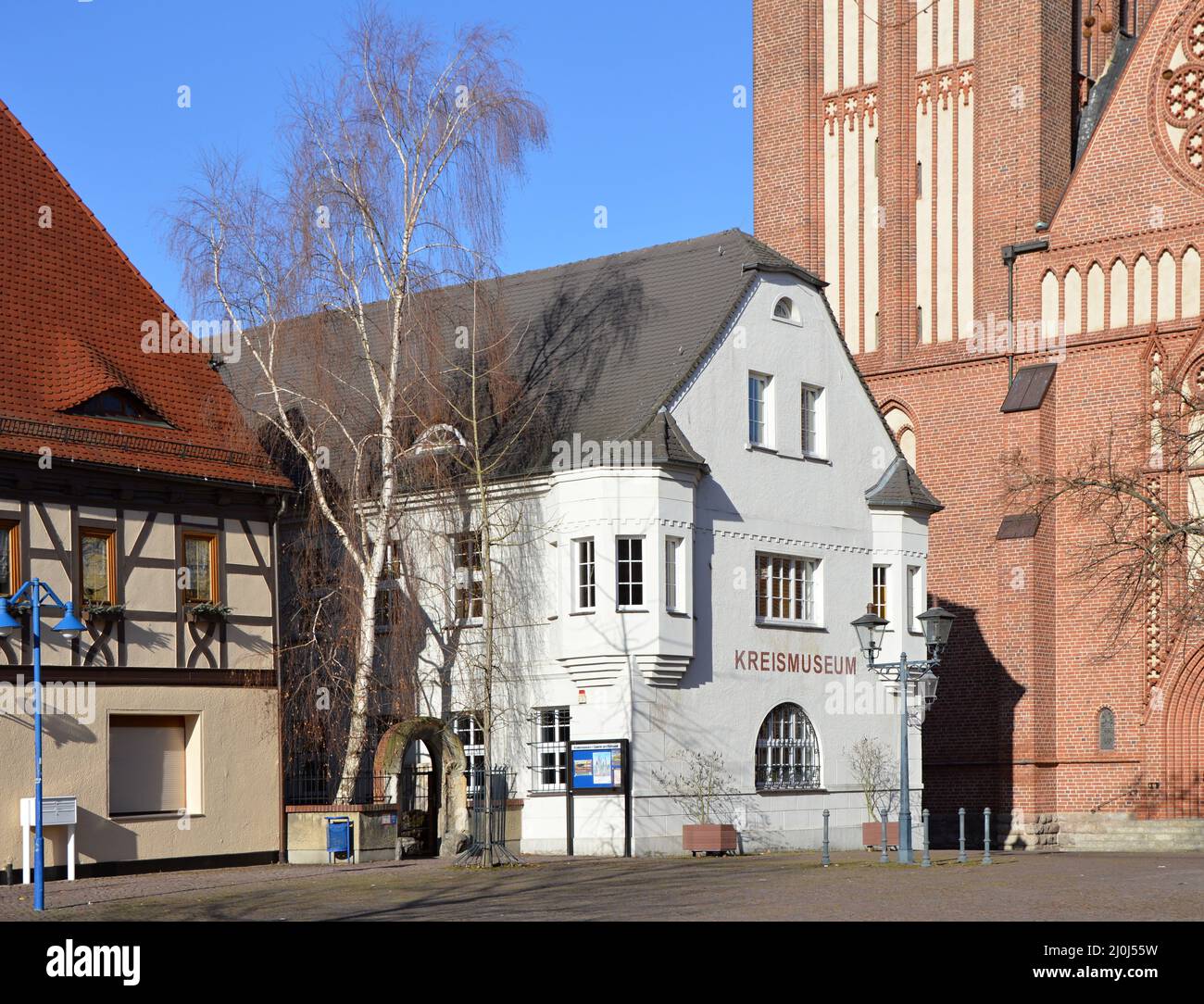 Bâtiments historiques sur la place du marché dans la vieille ville de Bitterfeld, Saxe - Anhalt Banque D'Images