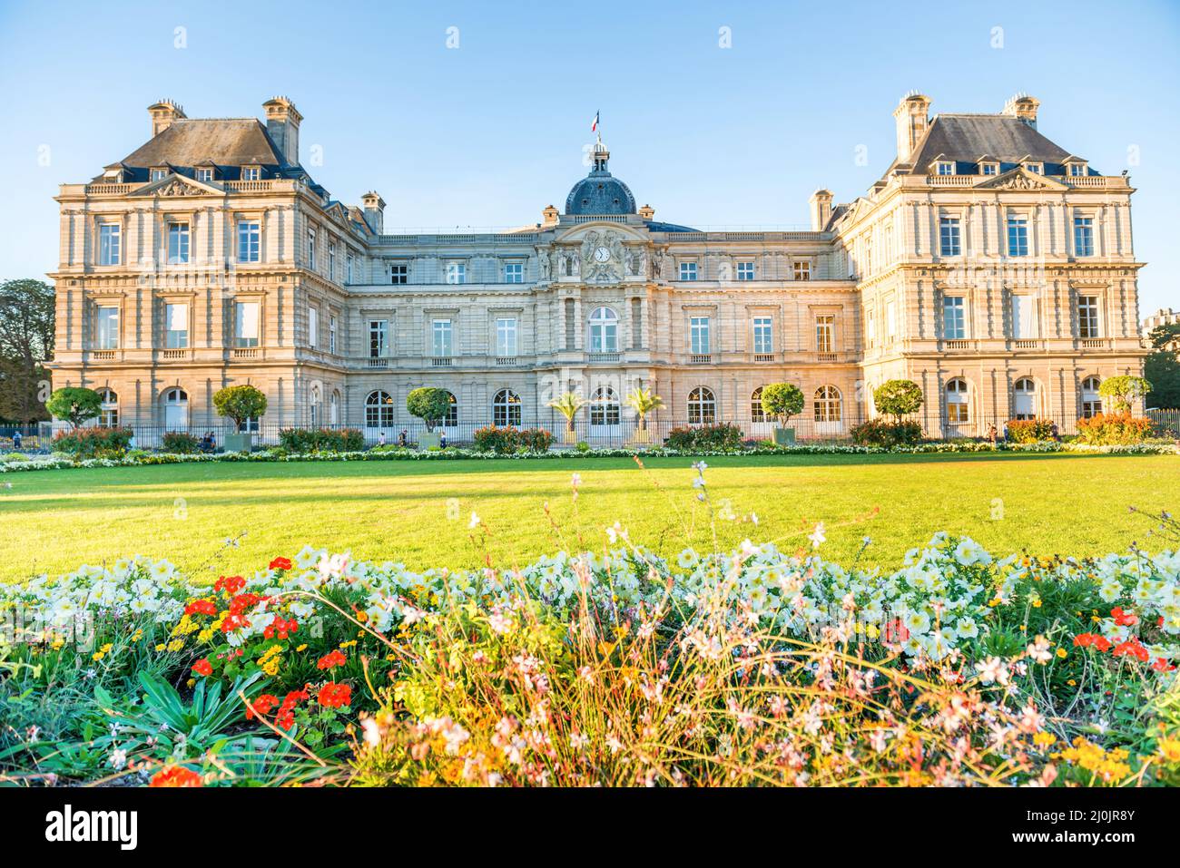 Jardin du Luxembourg avec Palais du Luxembourg à Paris Banque D'Images