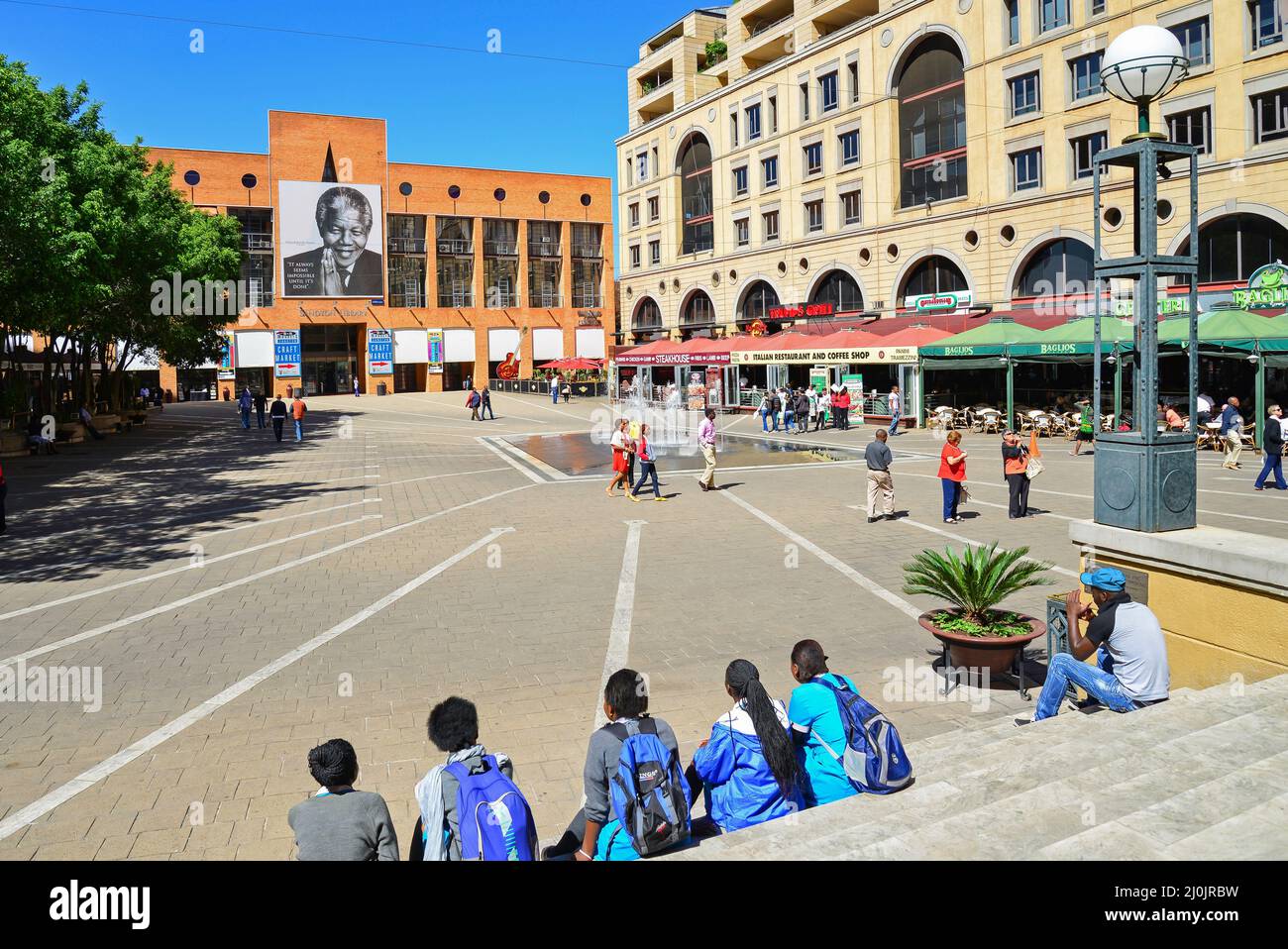 La place Nelson Mandela, CBD, Sandton, Johannesburg, Gauteng Province, République d'Afrique du Sud Banque D'Images