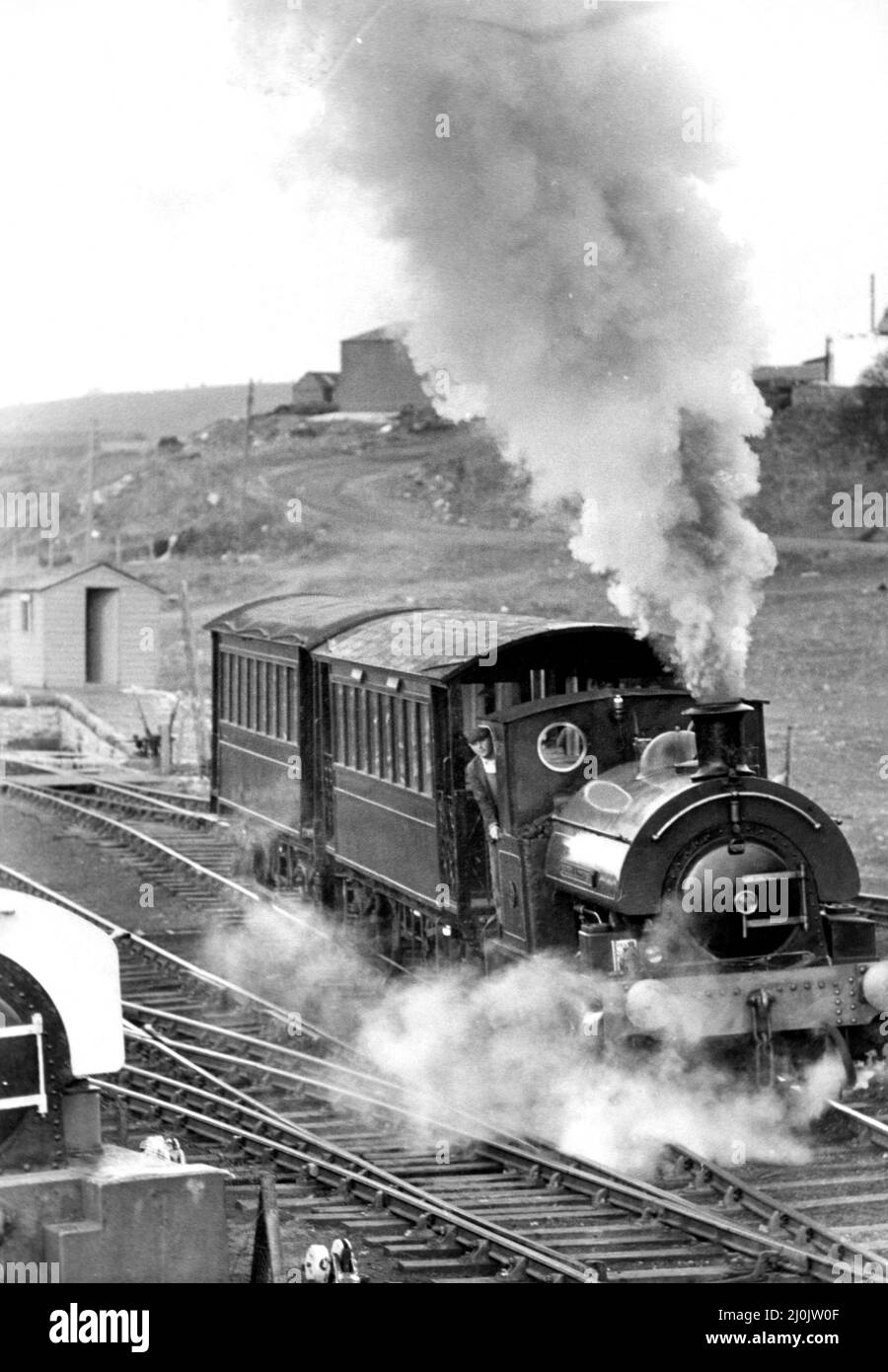 Tanfield Railway a tenu une journée portes ouvertes le 16th avril 1981. Un grand pas en avant tandis que le Sir Cecil A. Cochrane sort pour venir chercher les premiers visiteurs Banque D'Images