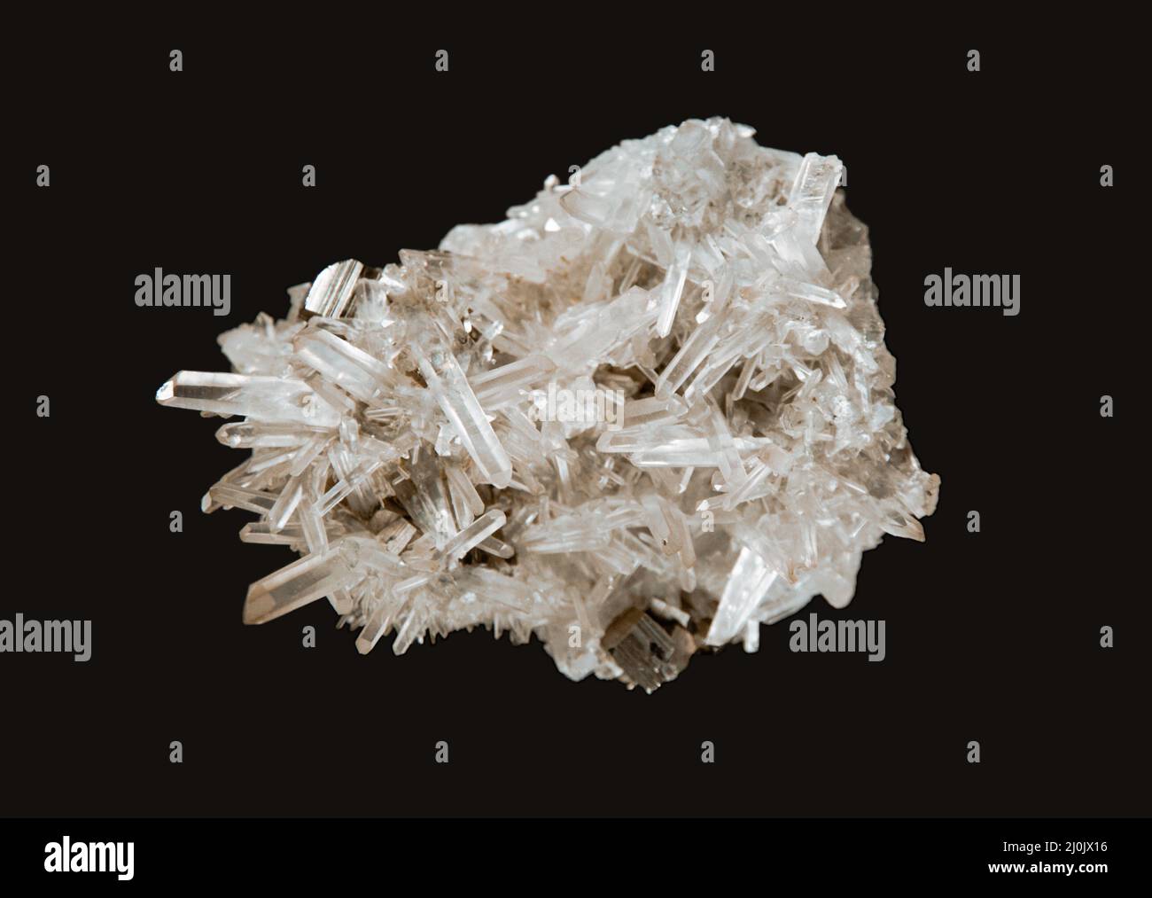 Pierre de quartz sur fond noir Banque D'Images