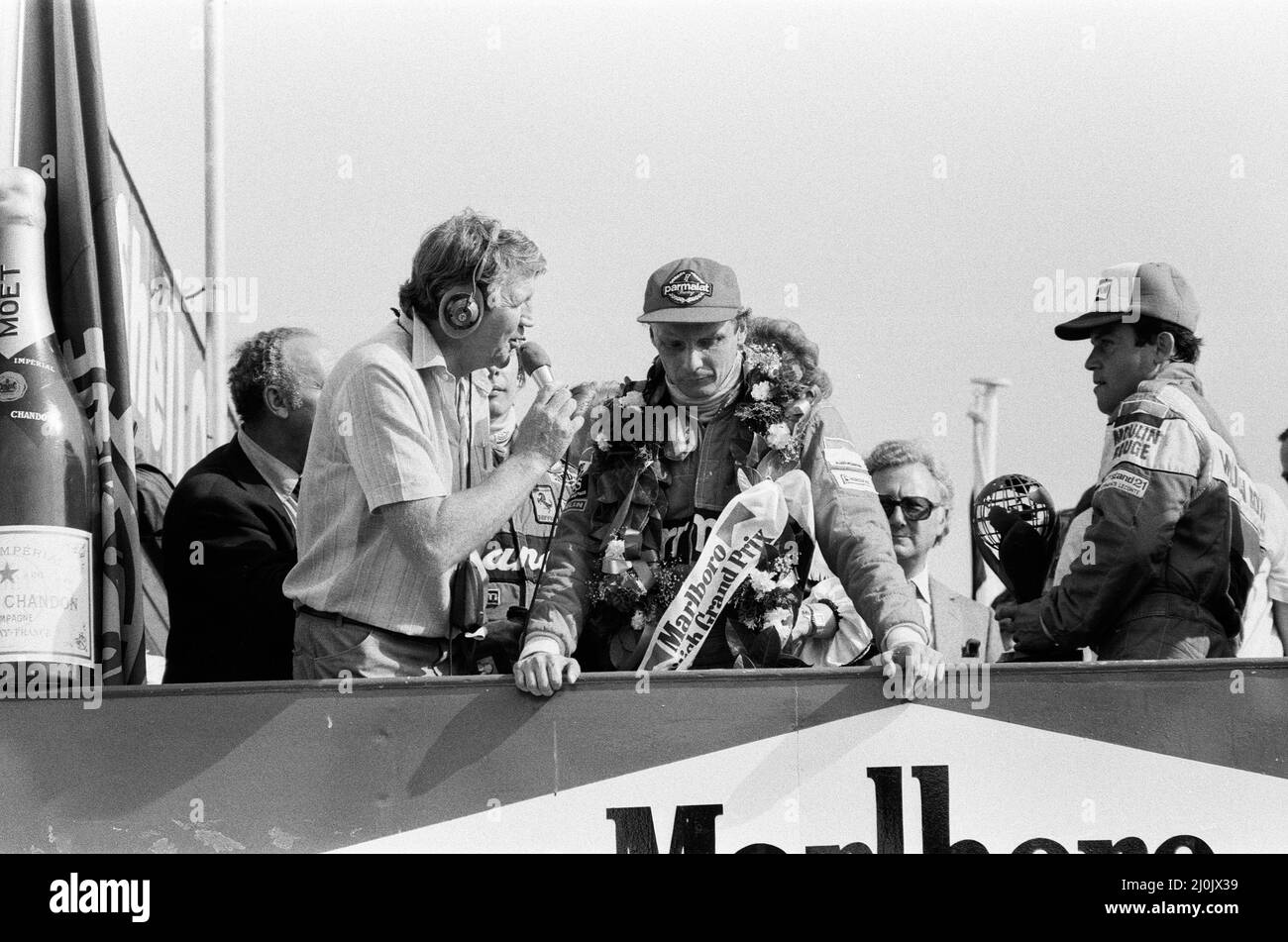 Niki Lauda, à la tête d'une Marlboro-McLaren, remporte le Grand Prix britannique à Brands Hatch. Lauda, championne du monde en 1975 et 1977, se place en troisième place dans le championnat des pilotes, derrière Pironi et Watson. Didier Pironi est arrivé deuxième chez Brands et Patrick Tambay troisième. Photo : victoire de Niki Lauda. 18th juillet 1982. Banque D'Images