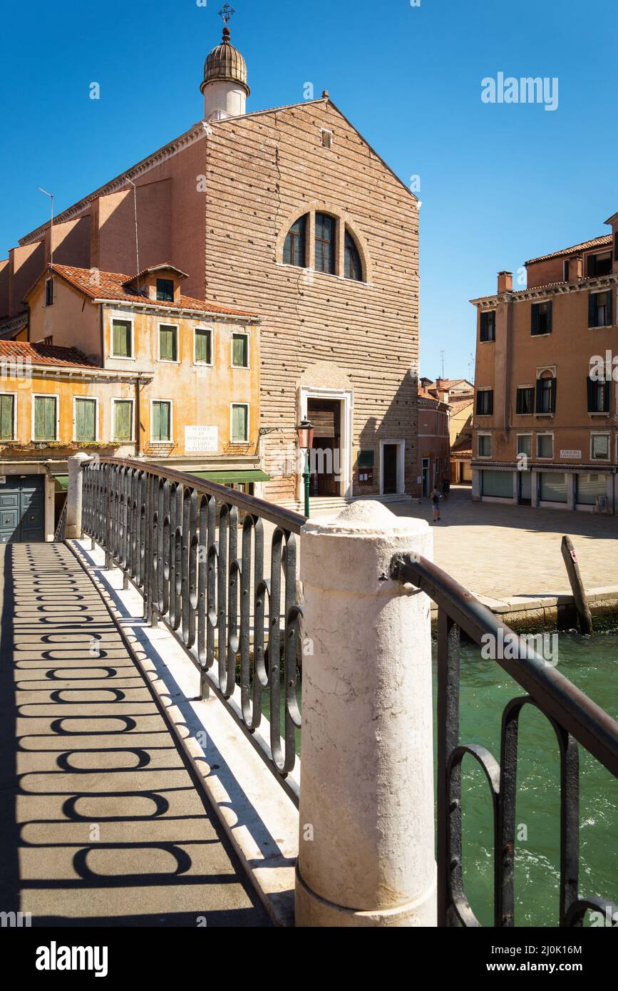 Bâtiment pittoresque avec canal et pont à Campo San Boldo, - Sestier de San  Polo Centre du patrimoine mondial de l'UNESCO, Venise, Italie Photo Stock -  Alamy