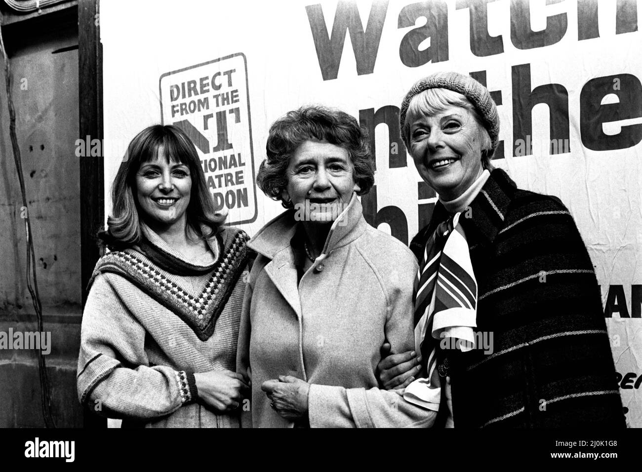 Une partie du casting de la production de la National Theature de Watch on the Rhine au Théâtre Royal de Newcastle le 22nd octobre 1980. De gauche à droite, Deborah Grant, Dame Peggy Ashcroft et Pauline Jameson Banque D'Images