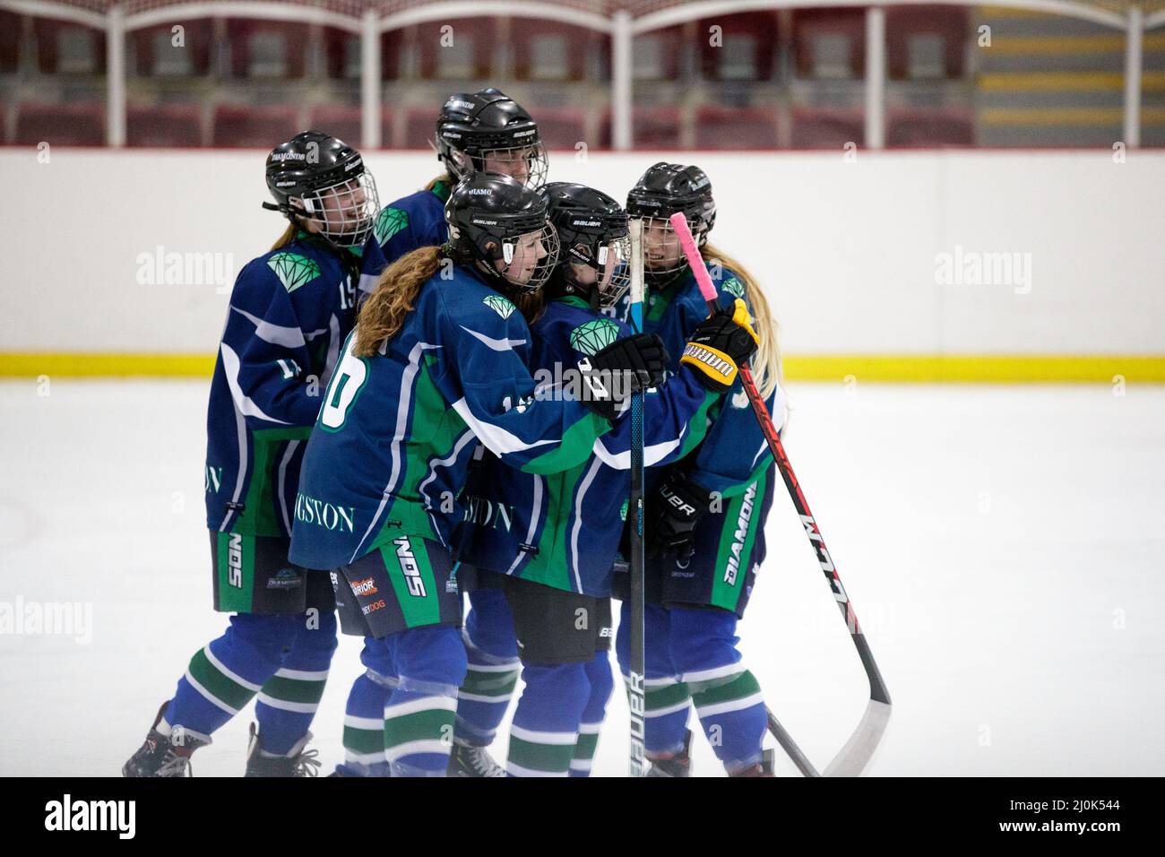 Londres, Royaume-Uni. 19th mars 2022. Les Kingston Diamonds célèbrent leur premier but lors du match élite de la Ligue nationale de hockey sur glace de Womens entre Streatham Storm et Kingston Diamonds au Streatham Ice and Leisure Centre de Londres, en Angleterre. Liam Asman/SPP crédit: SPP Sport presse photo. /Alamy Live News Banque D'Images