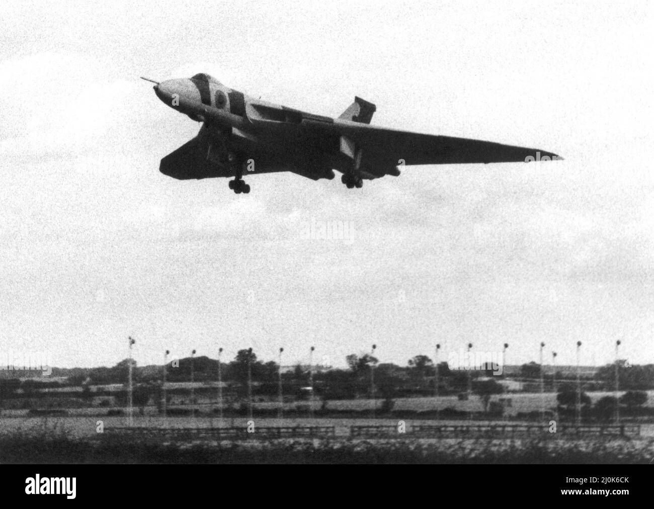 Un aviateur Vbomber RAF Avro Vulcan effectue un atterrissage d'urgence à l'aéroport de Newcastle. 23/09/1981 Banque D'Images