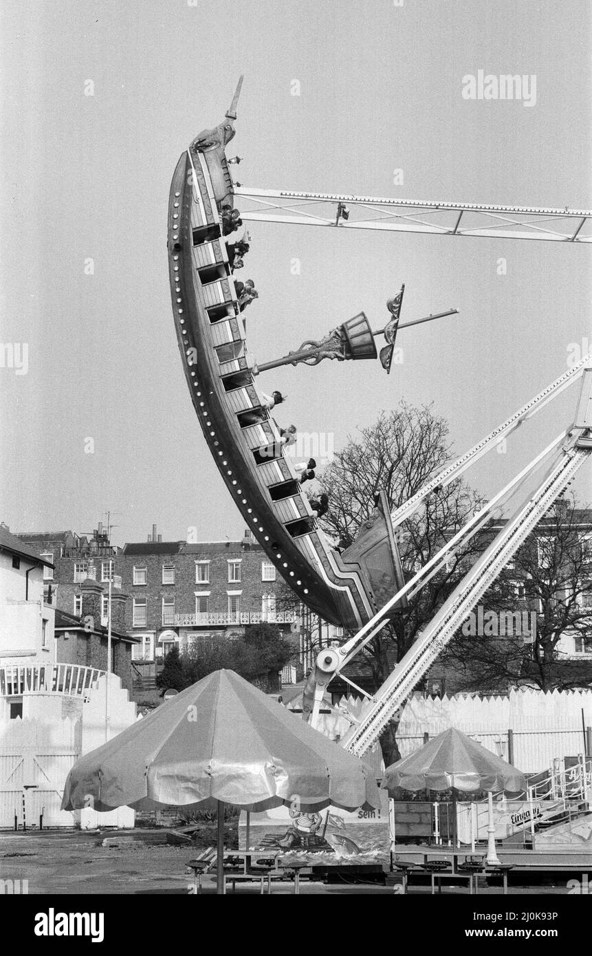 Scènes au parc à thème de Beemem Brothers White Knuckle (anciennement appelé Dreamland) à Margate, dans le Kent. 5th avril 1982. Banque D'Images