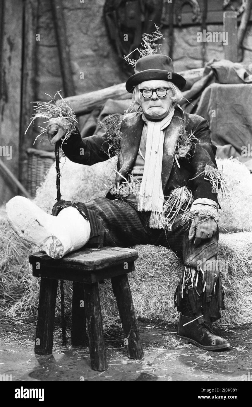 Mike Yarwood.TV Celebrity and Impersonator, jouant le politicien travailliste Michael foot, dans un personnage appelé Worzel métrage aux studios BBC à Wood Lane. Photo prise le 18th décembre 1980 Banque D'Images