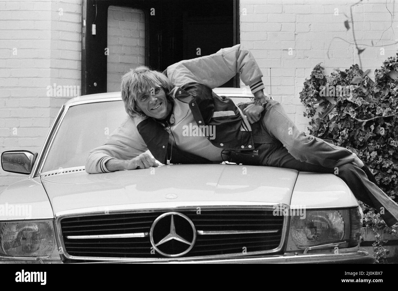 Le chanteur Billy Fury répète de nouveaux morceaux. Photo à l'extérieur des studios d'enregistrement, Eden Studios, Chiswick. 29th avril 1982. Banque D'Images