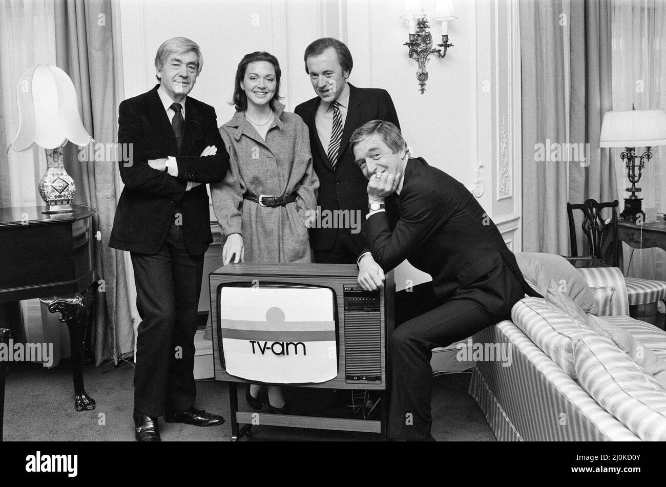 Les présentateurs de la nouvelle émission de petit-déjeuner 'TV-am' - Robert Kee, Anna Ford, David Frost et Michael Parkinson. 1982. Banque D'Images